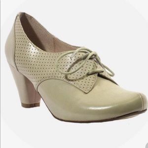 Retro Chelsea Crew Vintage Pumps